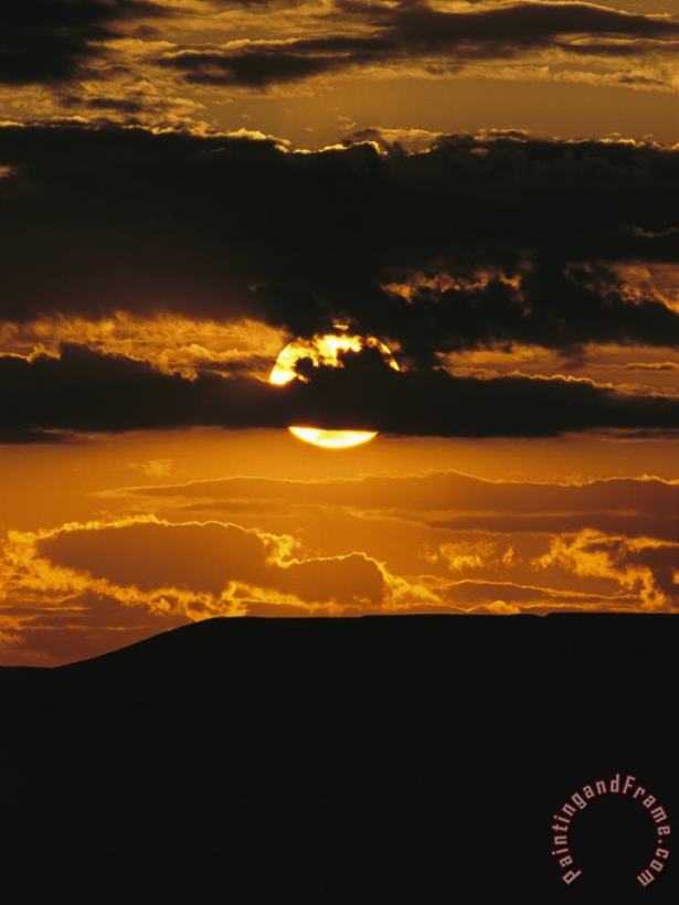 Raymond Gehman The Sun Sets Over 70 Mile Butte in Grasslands National Park Art Print