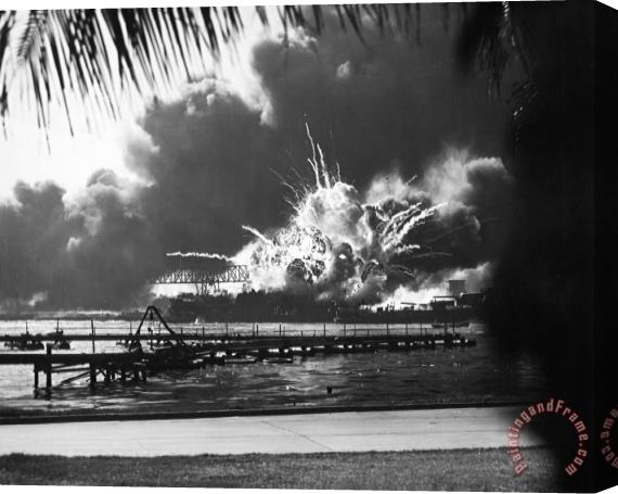 Others World War II: Pearl Harbor Stretched Canvas Print / Canvas Art